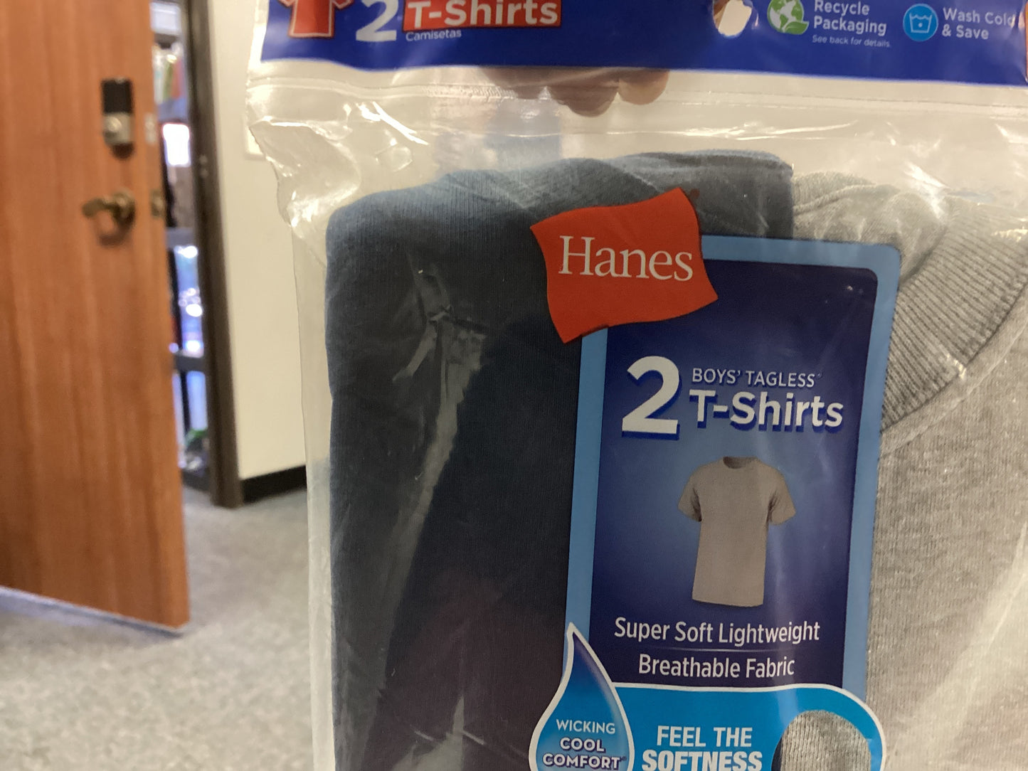 Hanes boys T-shirt ( medium)