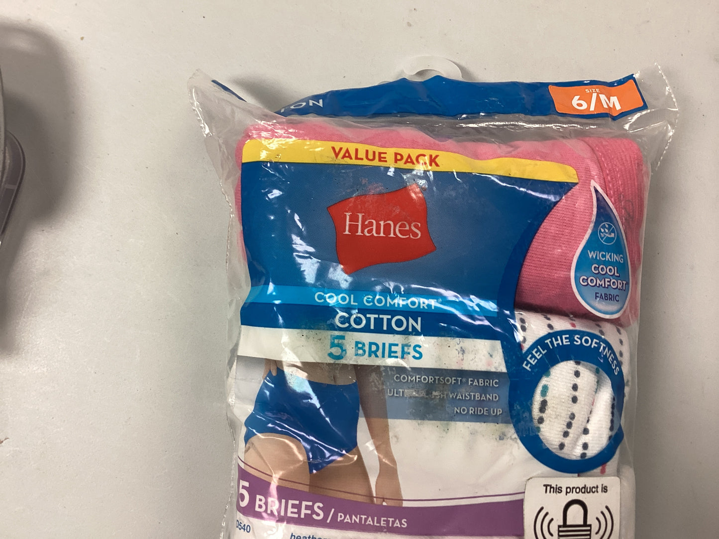 Hanes women cotton briefs (6/M)