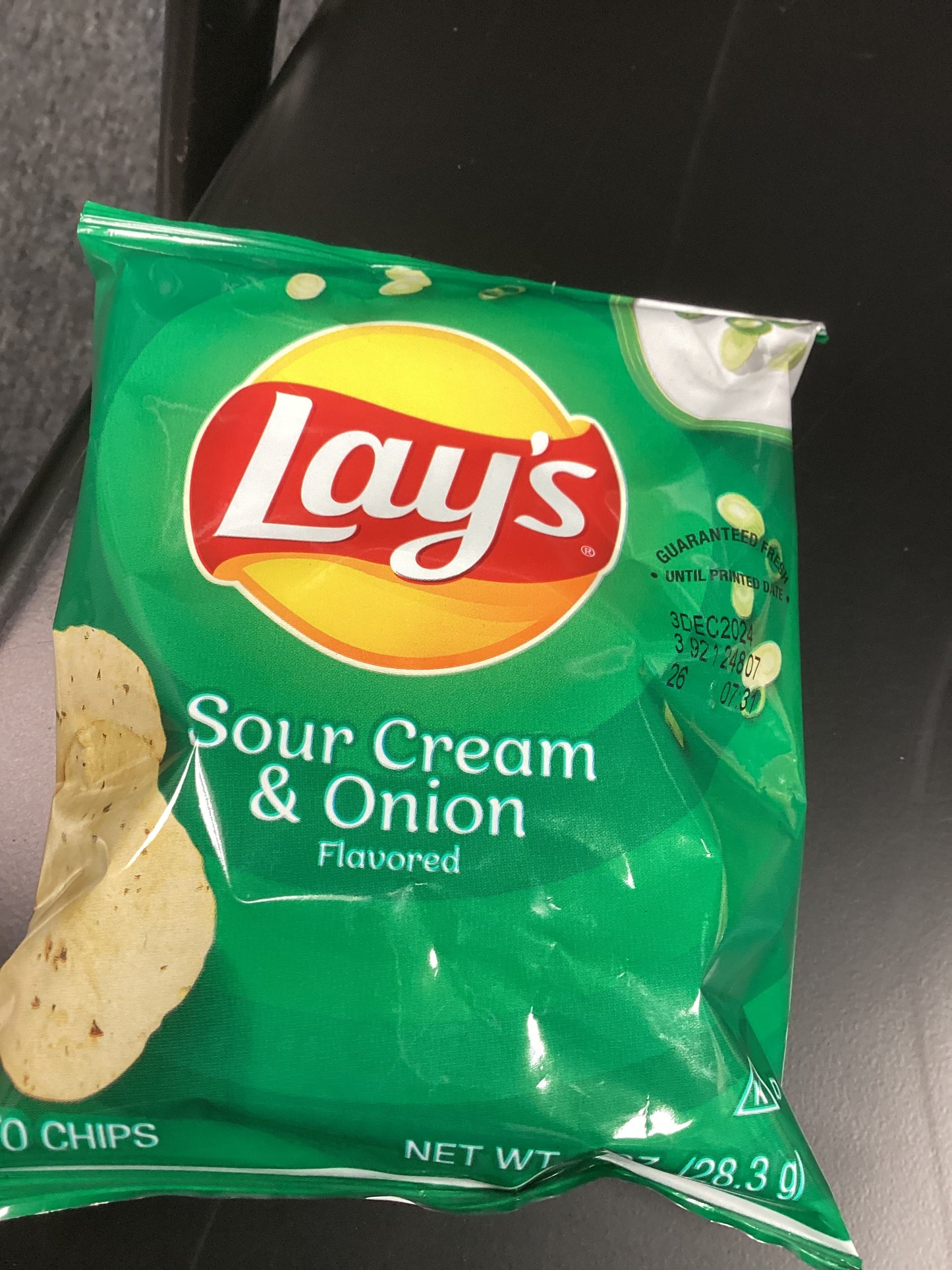 Lays sour cream & onion chips 1oz