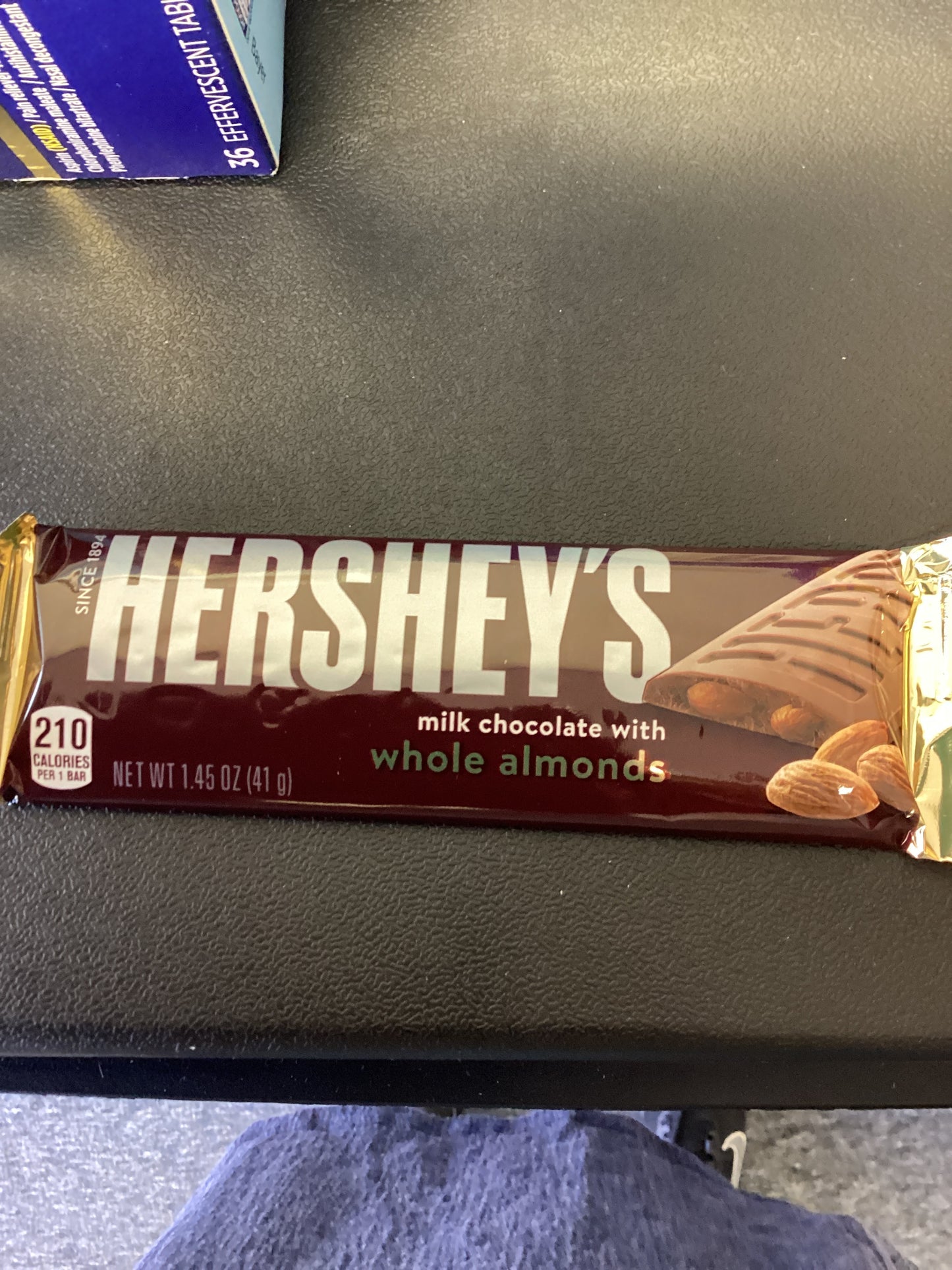 Hersheys w/almonds reg sz