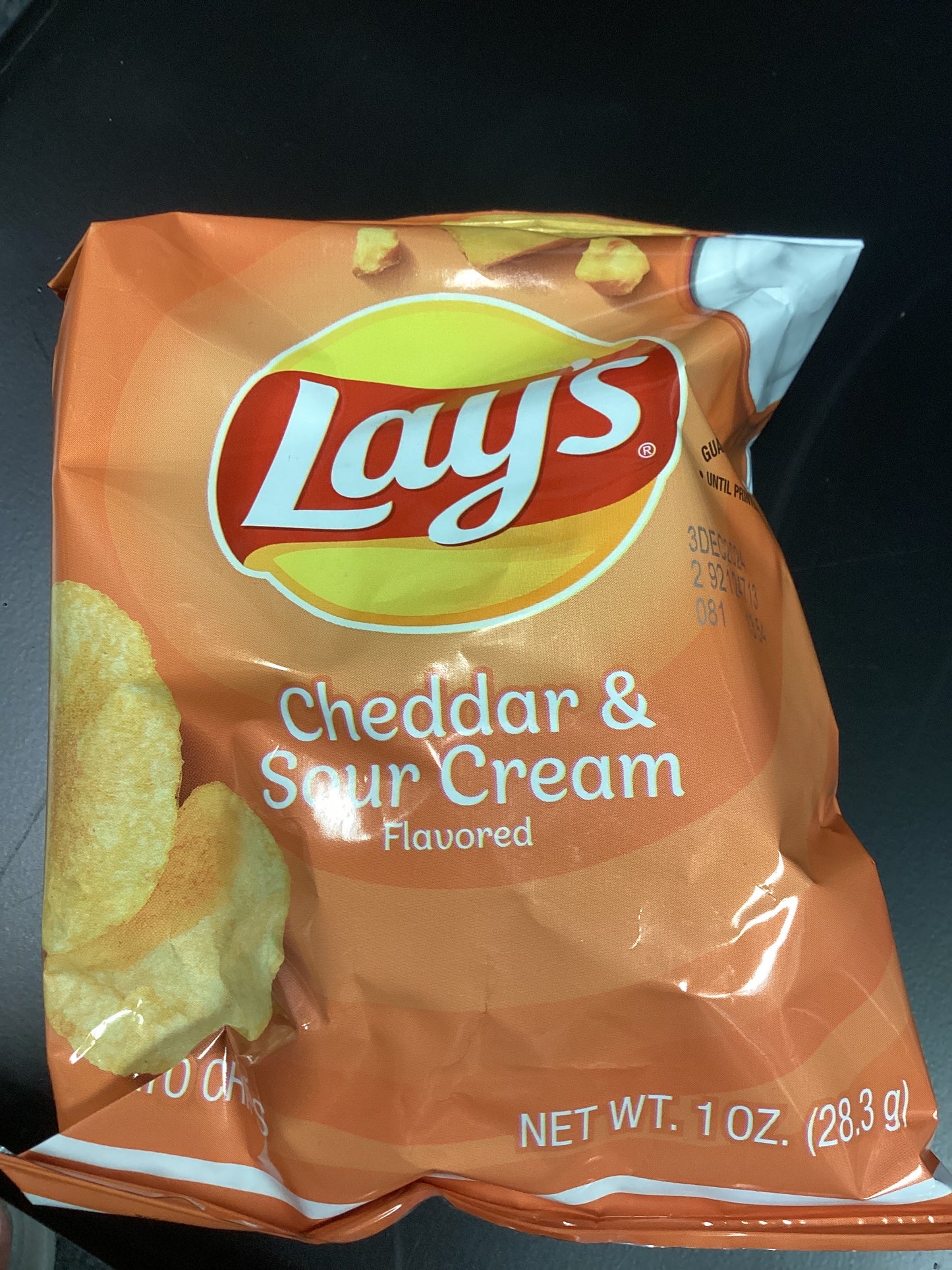Lays cheddar & sour cream chips 1oz