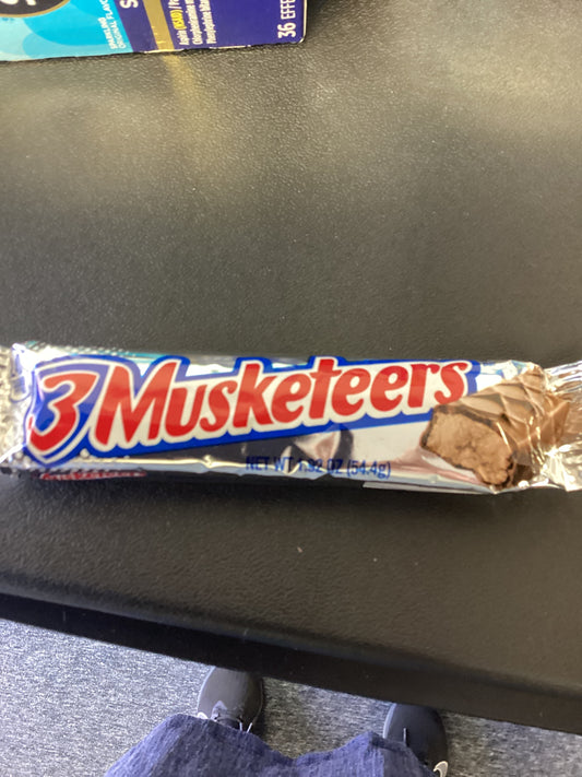 Three musketeers reg sz candy bar